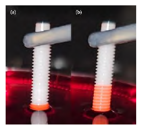 等離子處理(a)前,(b)后種植體濕潤能力對比 