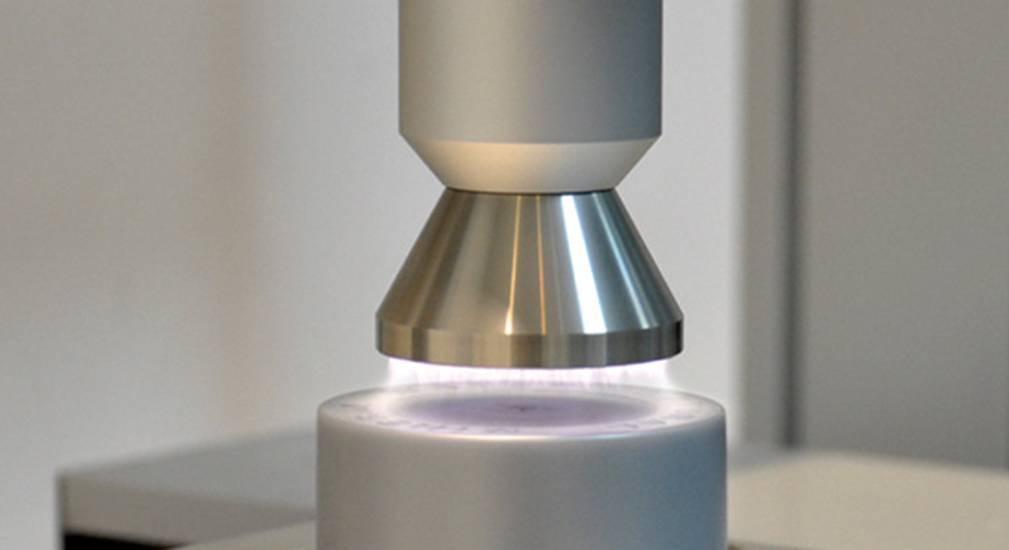 等離子表面處理在汽車(chē)密封條粘接工藝上的應(yīng)用